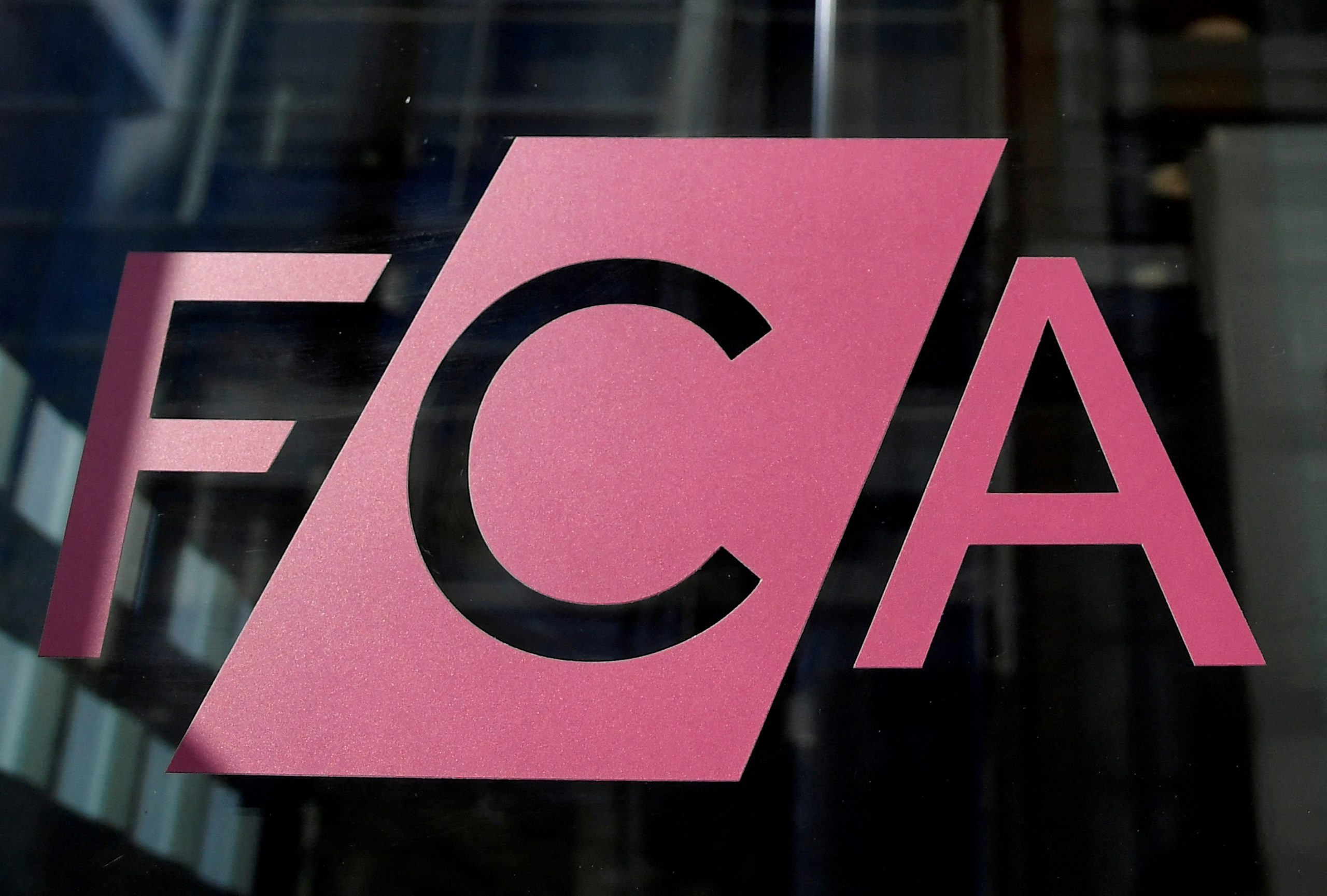 هيئة FCA ترغب في تقديم حماية أكبر للمستثمرين، وهذه هي خطّتهم