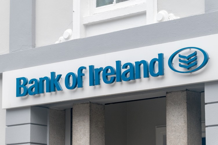نقود مجانية في أيرلندا خطأ بتطبيق البنك يؤدي إلى إرسال الحشود إلى أجهزة الصراف الآلي