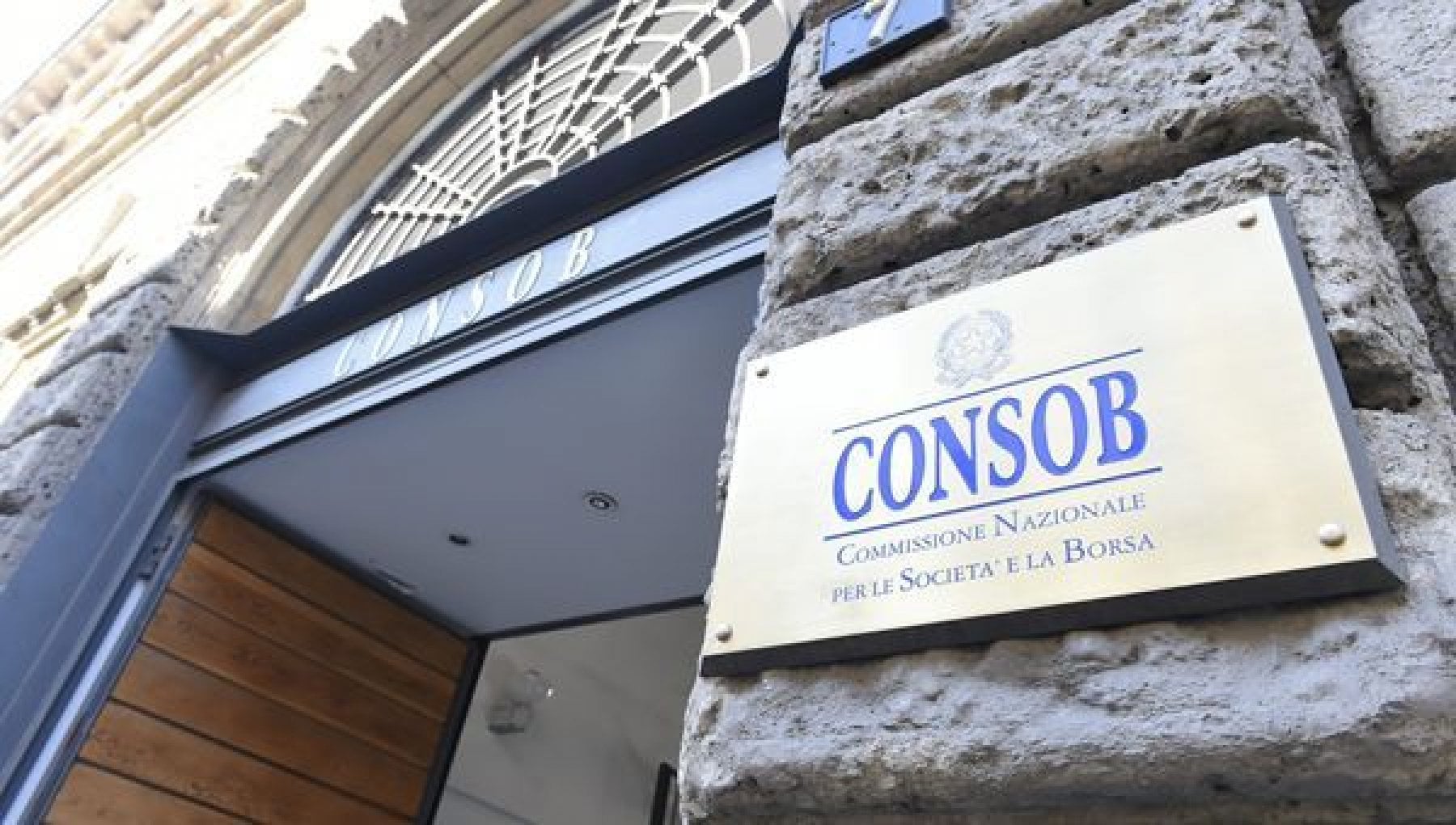 حملة Consob إيطاليا تحظر 5 مواقع إلكترونية غير قانونية