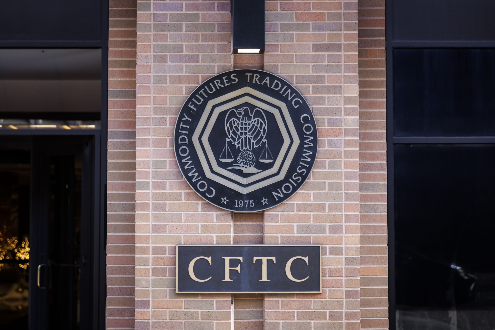 هيئة تداول السلع الآجلة (CFTC) تتخذ إجراءات ضد مخطط فوركس المزعوم بقيمة 5 ملايين دولار