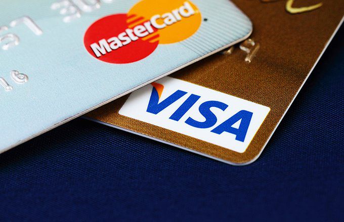 الاتحاد الأوروبي يوافق على لوائح دفع جديدة لمواجهة هيمنة Visa و Mastercard
