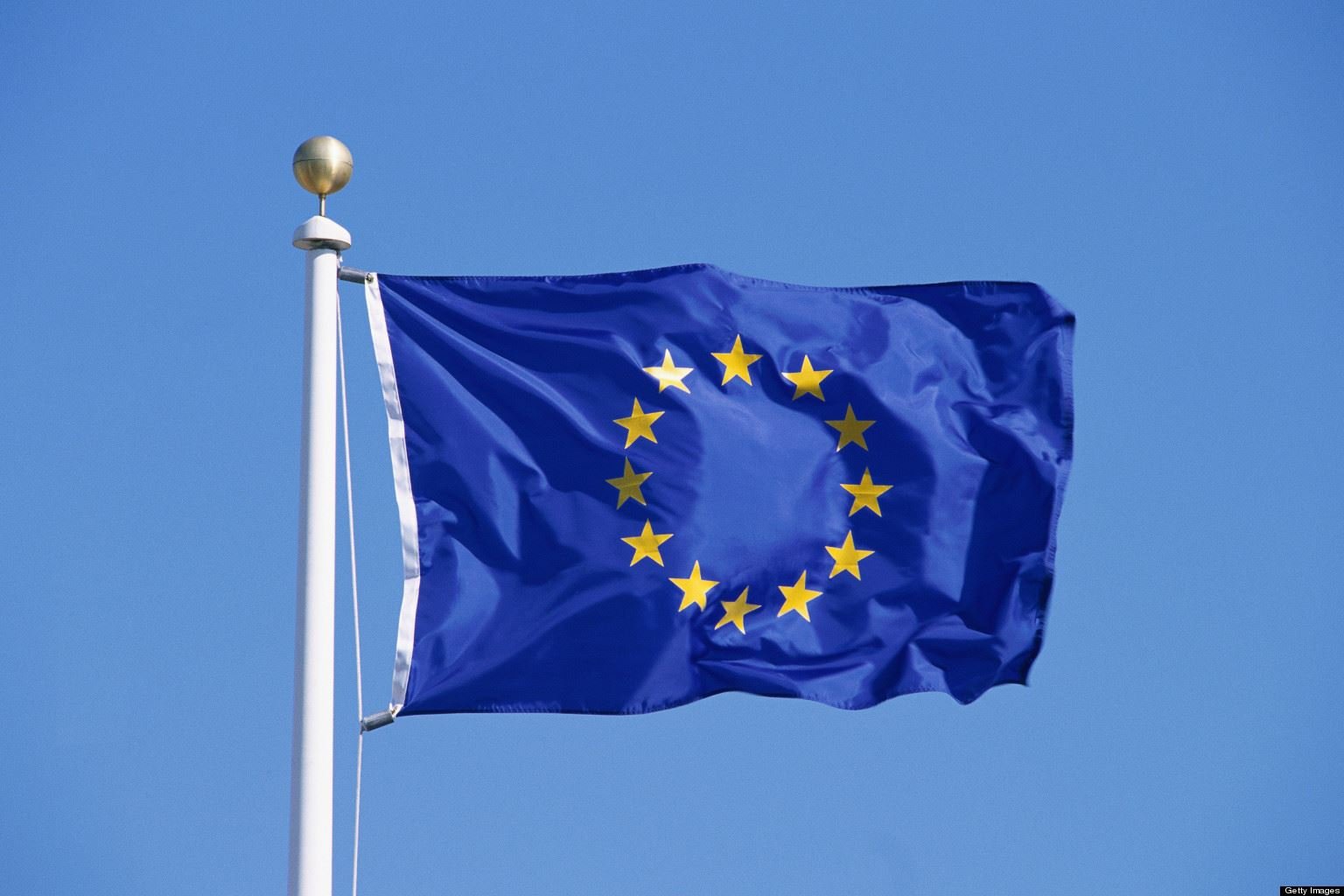 الاتحاد الأوروبي يوافق على تنظيمات جديدة للمدفوعات لتحدّي هيمنة فيزا و ماستركارد