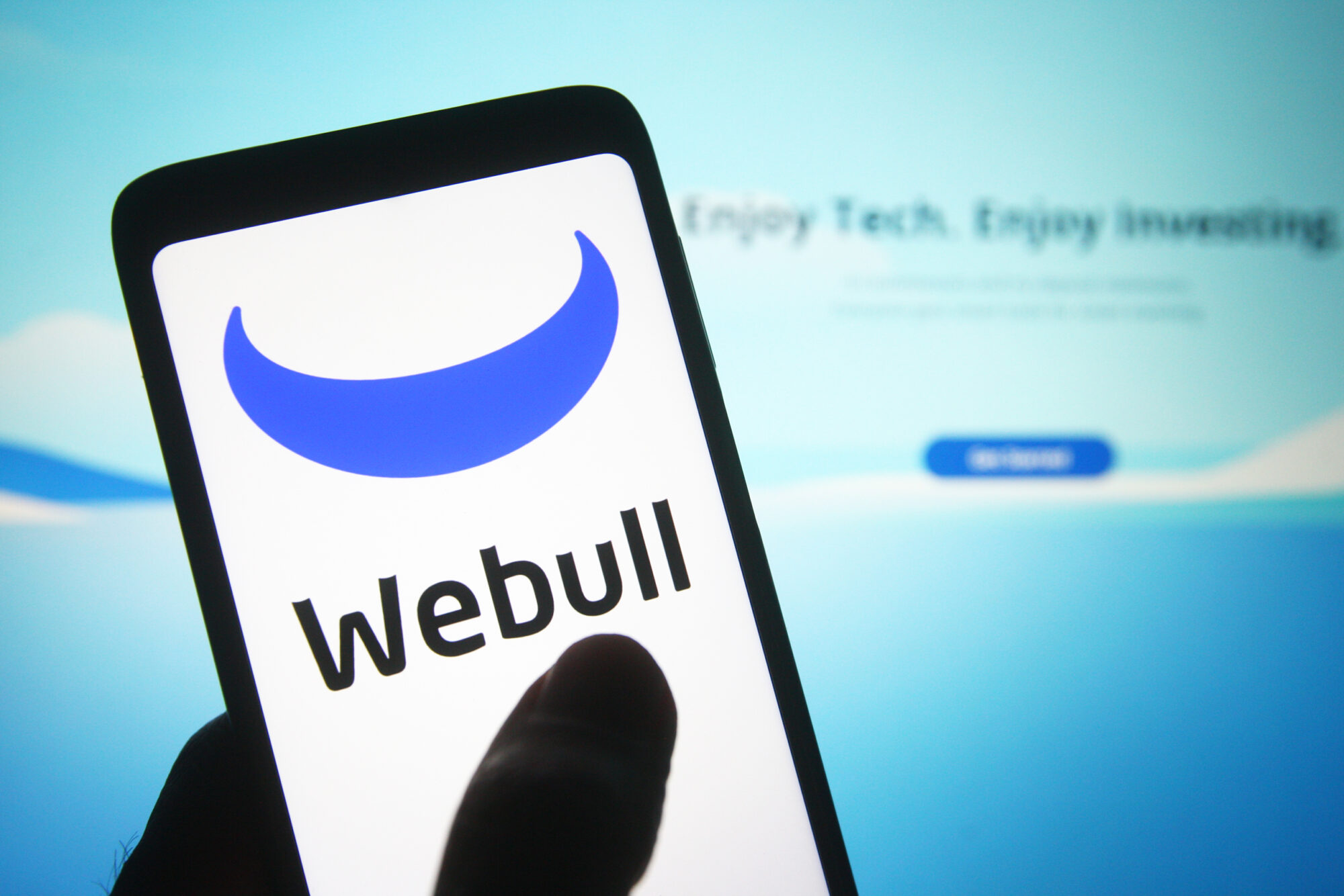 Webull ويبول كندا تدشن حلول إدارة الأموال