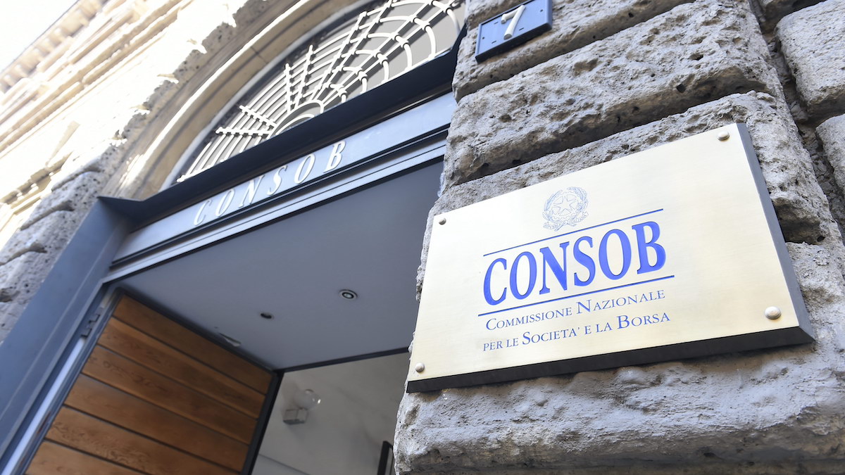 الهيئة الإيطالية للشركات والبورصة (CONSOB) تحظر خمس مواقع إلكترونية غير مرخصة للاستثمار