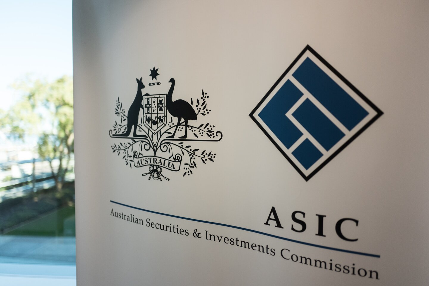 تلغي ASIC ترخيص AFS لشركة Crown Wealth Group