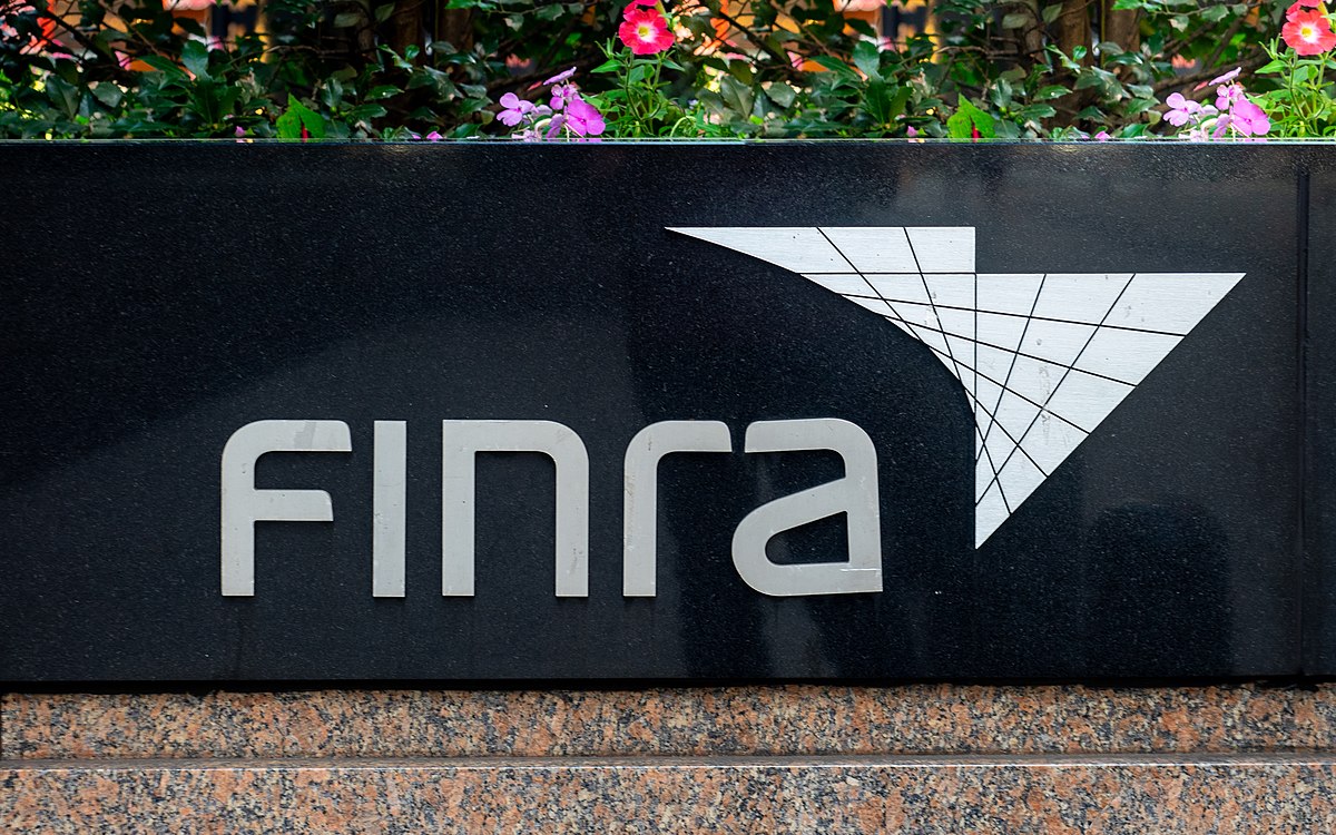 FINRA تفرض غرامات على شركة H2C Securities لعدم حفظها وفحصها لـ 1.25 مليون رسالة مرتبطة بالعمل