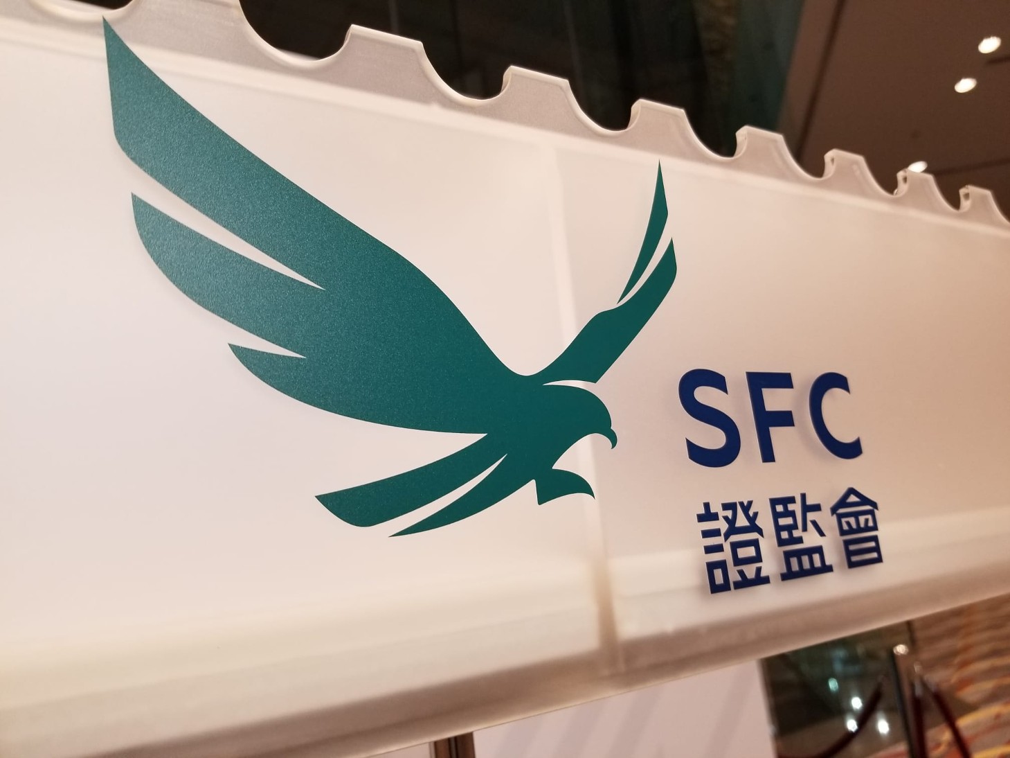 تحذر هيئة الأوراق المالية والعقود الآجلة في هونغ كونغ (SFC) الجمهور من الكيانات التي تعمل تحت اسمي TCAME و BitCloud.