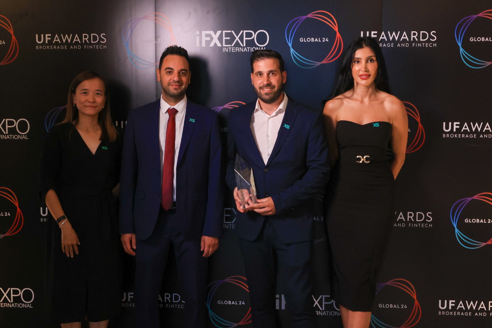 إكس أس XS تفوز بجائزة أفضل وسيط للعام 2024 خلال مراسم يو أف UF العالمية