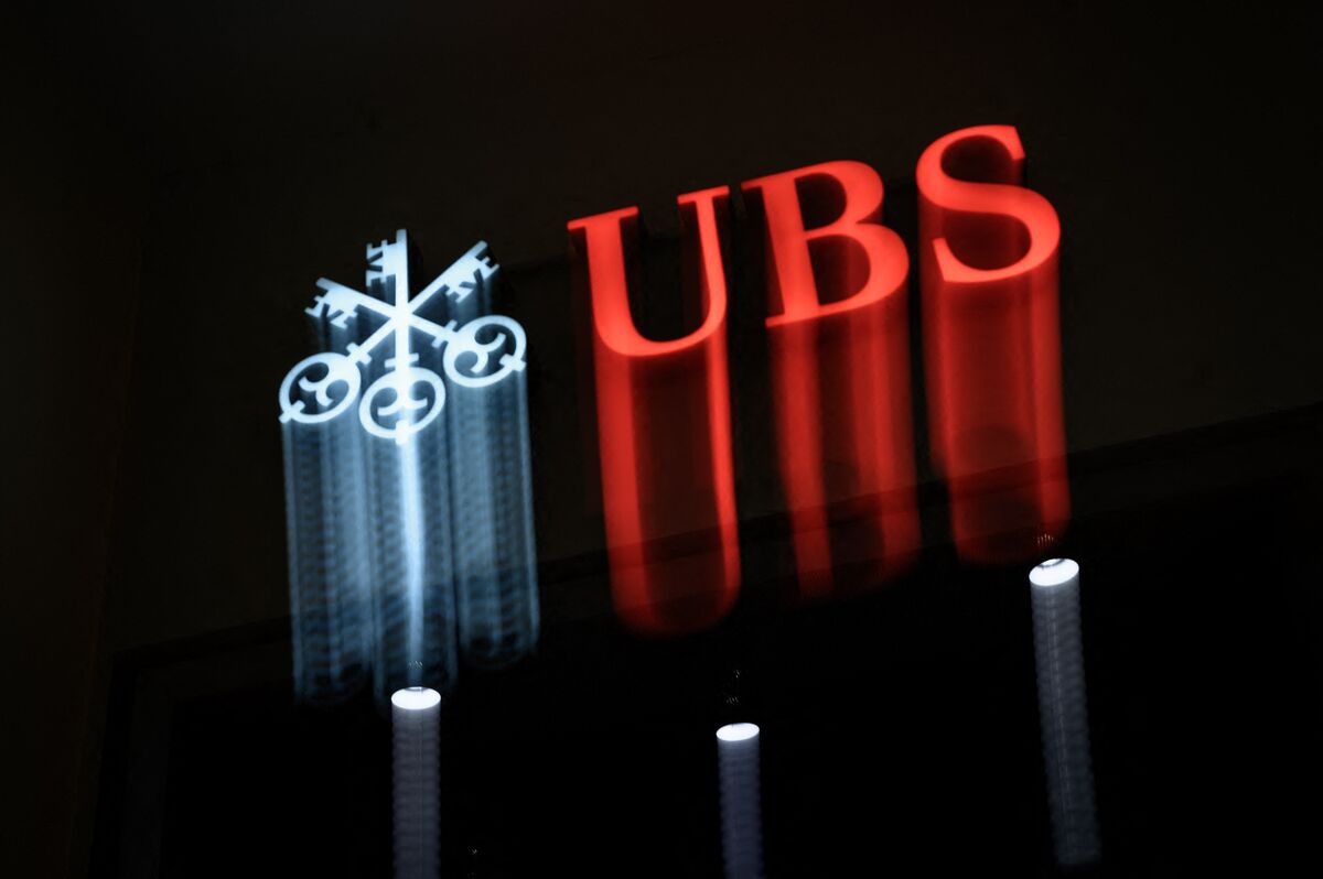 يو بي إس UBS تُكمل عملية دمج UBS Switzerland AG و Credit Suisse Schweiz AG