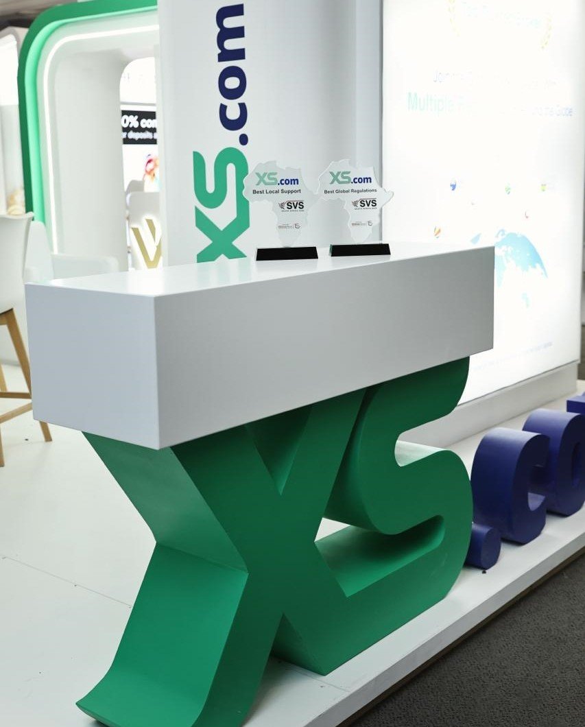 إكس أس دوت كوم XS.com تفوز بجائزتي أفضل تراخيص عالمية وأفضل دعم محلي
